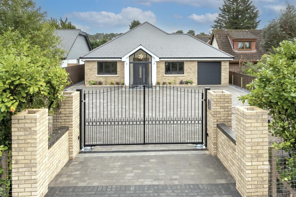 Sandy Lane, St. Ives, Ringwood