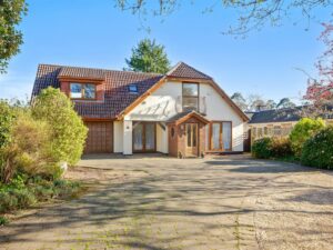 Sandy Lane, St. Ives, Ringwood