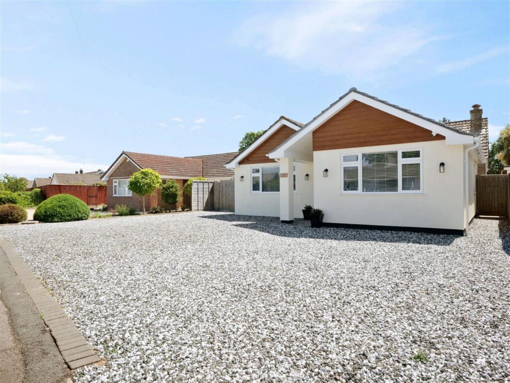 Nada Road, Highcliffe
