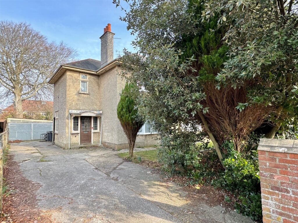 Wentworth Avenue, Bournemouth